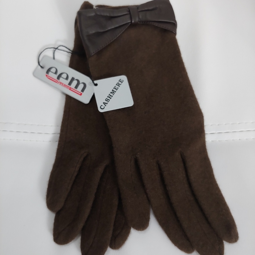 Brown cashmere soft gloves with leather bow. New